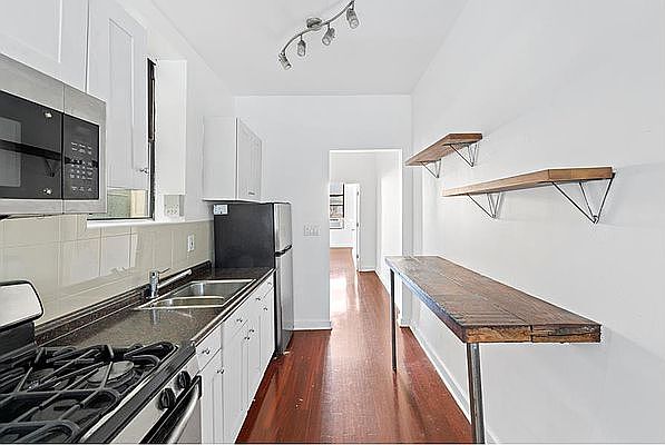 1st image of 246 W 18th St APT 4