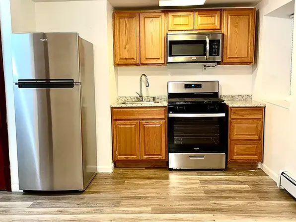 639 Warren Street image 1 of 7