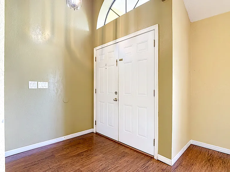 2108 Jonathan Ln — Photo 4