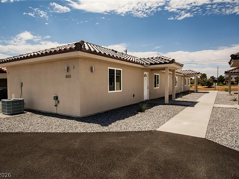 660 San Lorenzo St #1 — Photo 2
