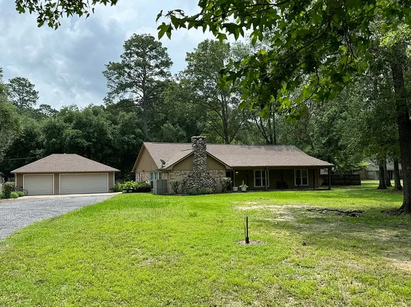 1225 Countrywood Cir, Sour Lake, TX 77659