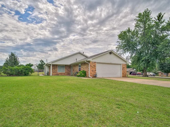 105 Dee Dee Dr, Shawnee, OK 74804