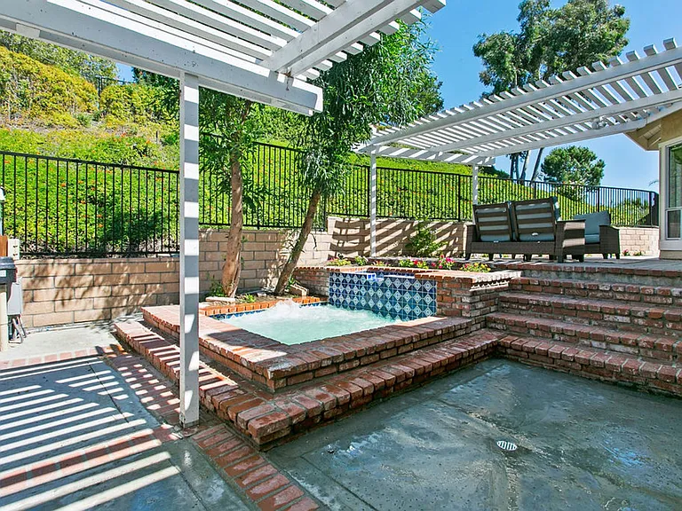 28602 Silverton Dr — Photo 32