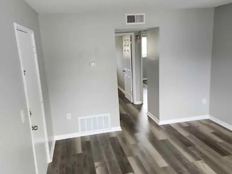 4900-4903 Saddlebrook Ln — Photo 33