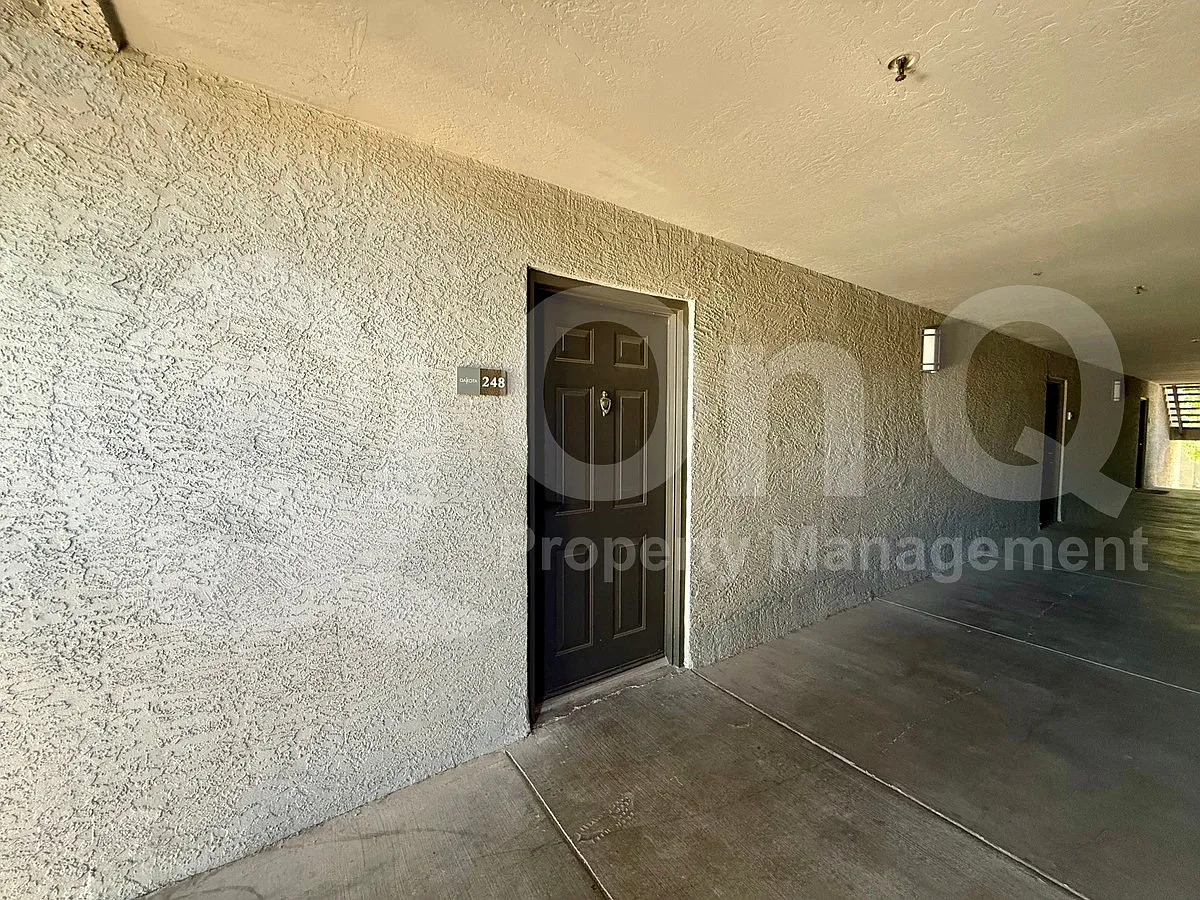 2 bed, 1.0 bath, 950 sqft, $1,649 — Photo 2