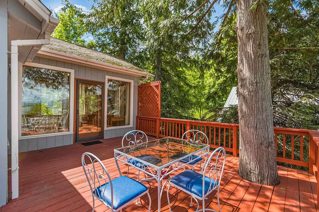 263 Lakeshore Dr — Photo 4