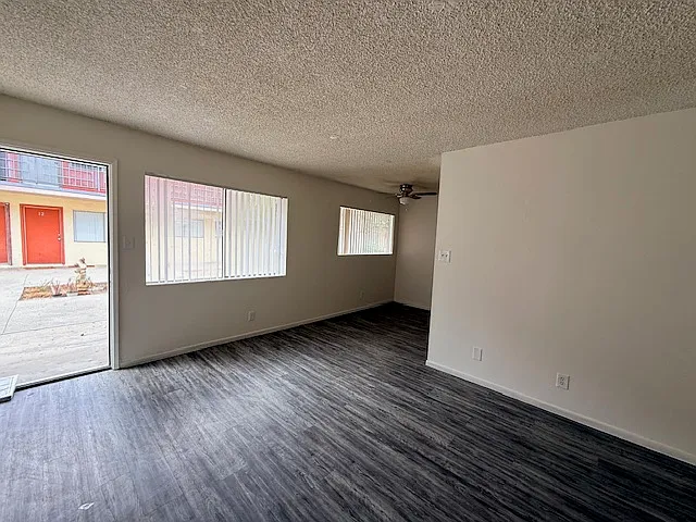 1435 Laurel Ave — Photo 16