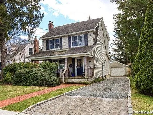 28 Macgregor Avenue, Roslyn Heights, NY 11577