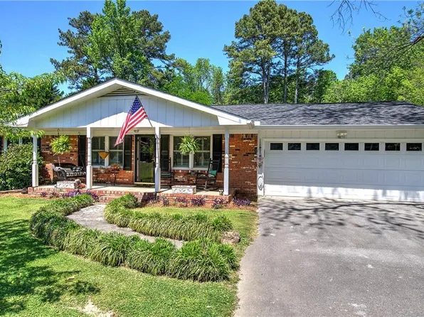 121 Stone Haven Dr, Calhoun, GA 30701