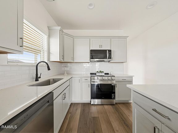 5th image of 302 Willowbend Way