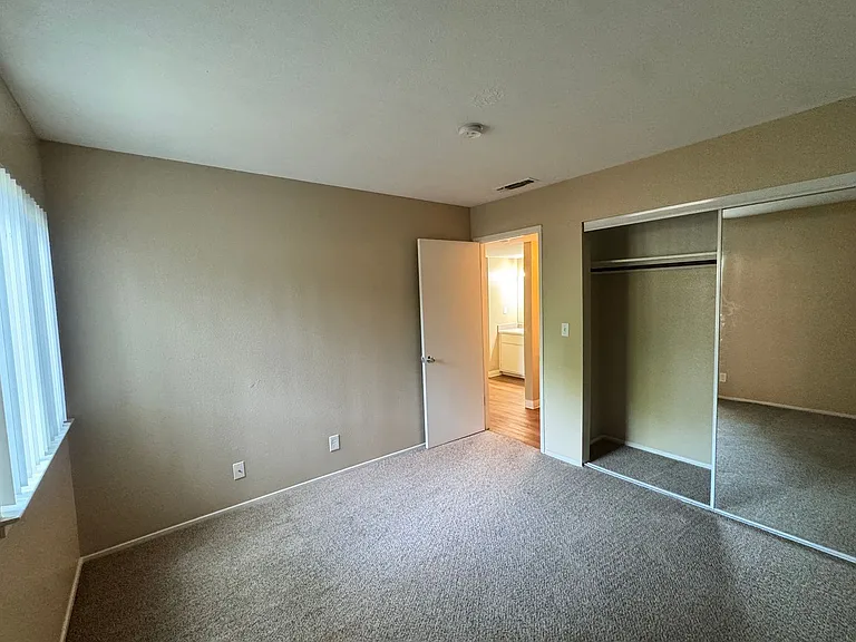 Acacia Apartments — Photo 44
