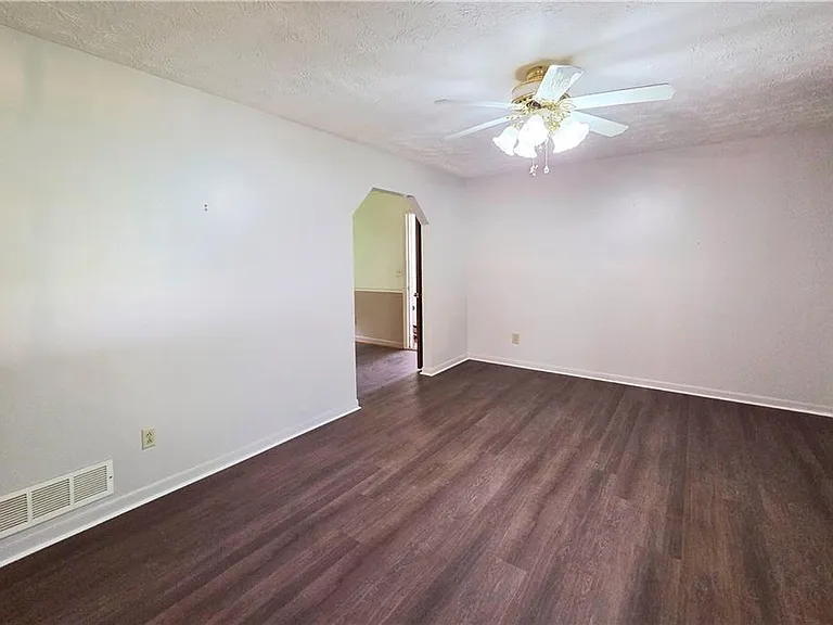 3533 Charlotte Dr — Photo 11