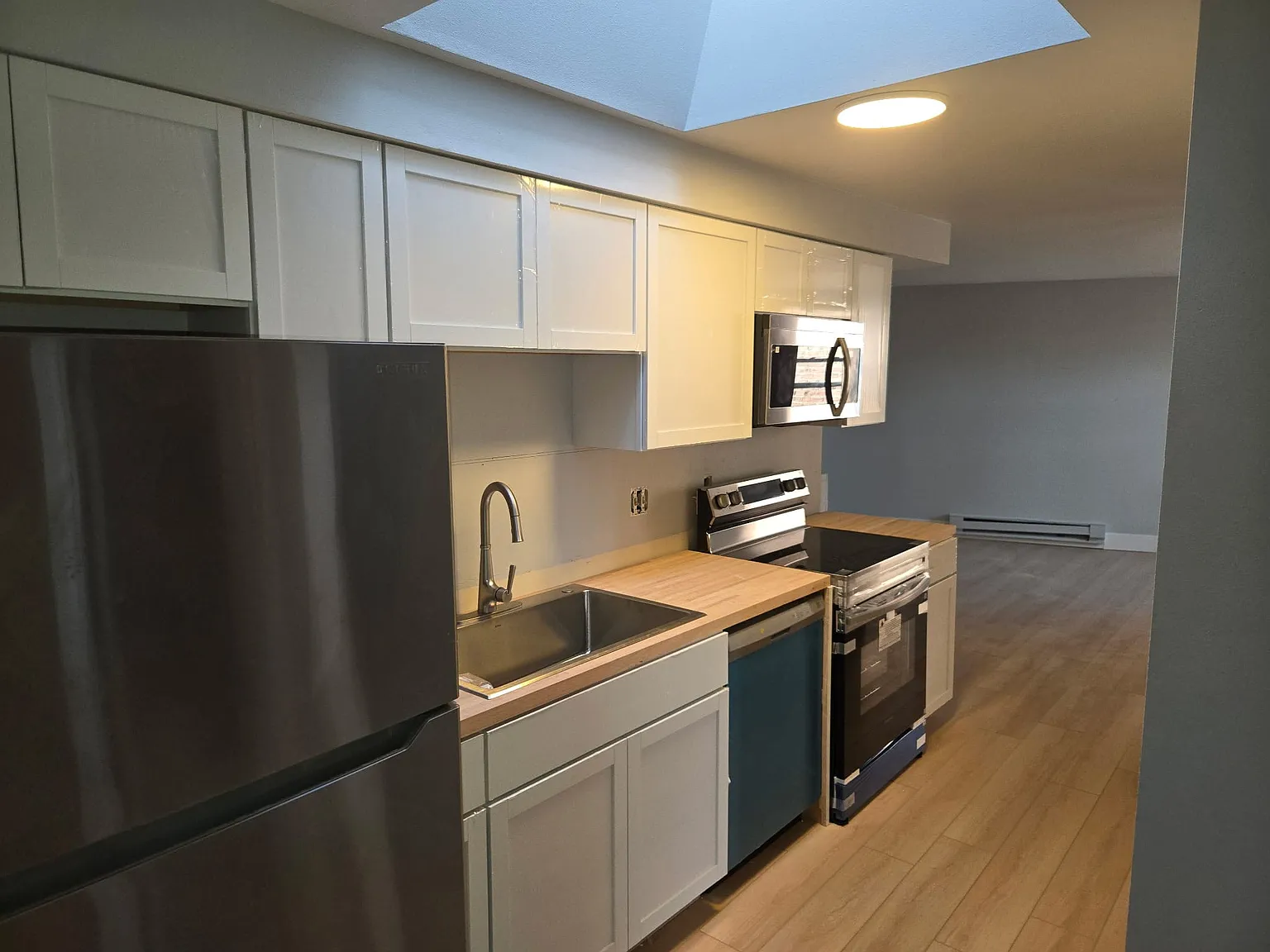 4 bed, 1479 sqft, $3,949 — Photo 2