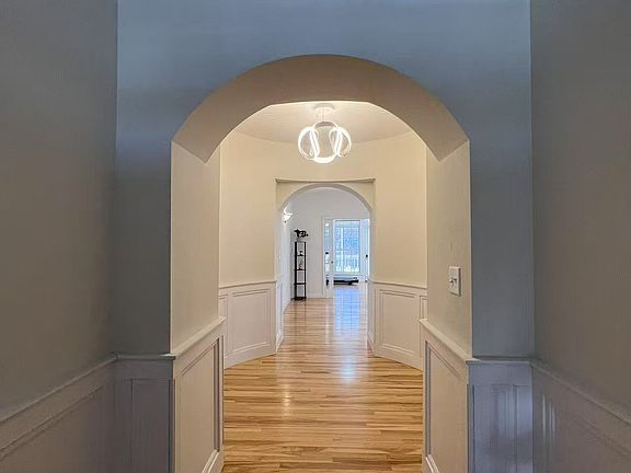 4th image of 3883 E Regents Cir