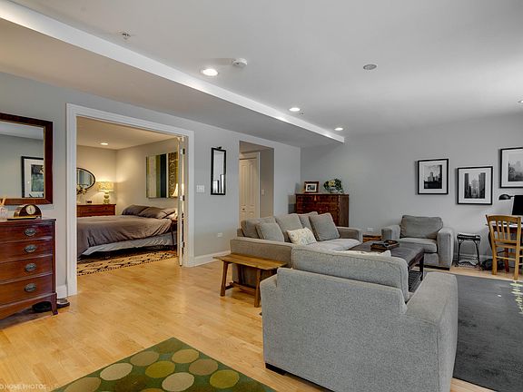 5th image of 638 Hinman Ave APT 1H