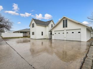306 2nd Ave SW, Waukon, IA 52172