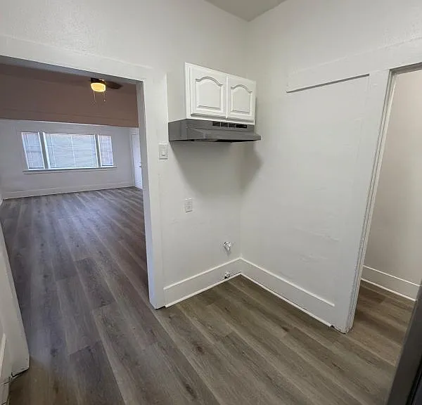 433 W 4th St #433 — Photo 13