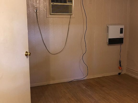 2nd image of 119 1/2 W White St