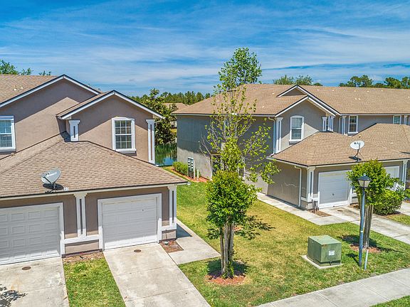 3rd image of 812 Scrub Jay Dr