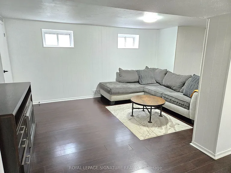2026 Fontwell Cres #B — Photo 8
