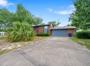 1040 Oxford Dr, Panama City, FL 32405