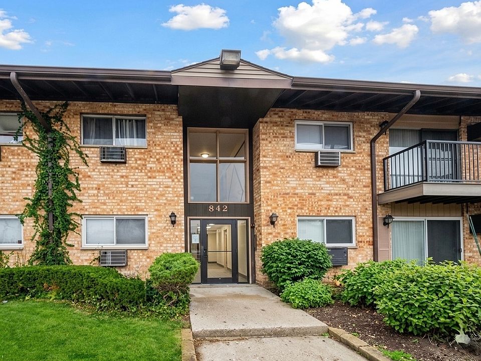 1st image of 842 E Old Willow Rd #106