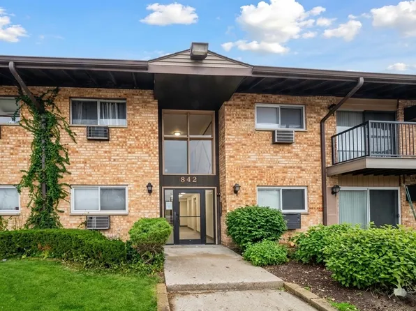 842 E Old Willow Rd #106, Prospect Heights, IL 60070