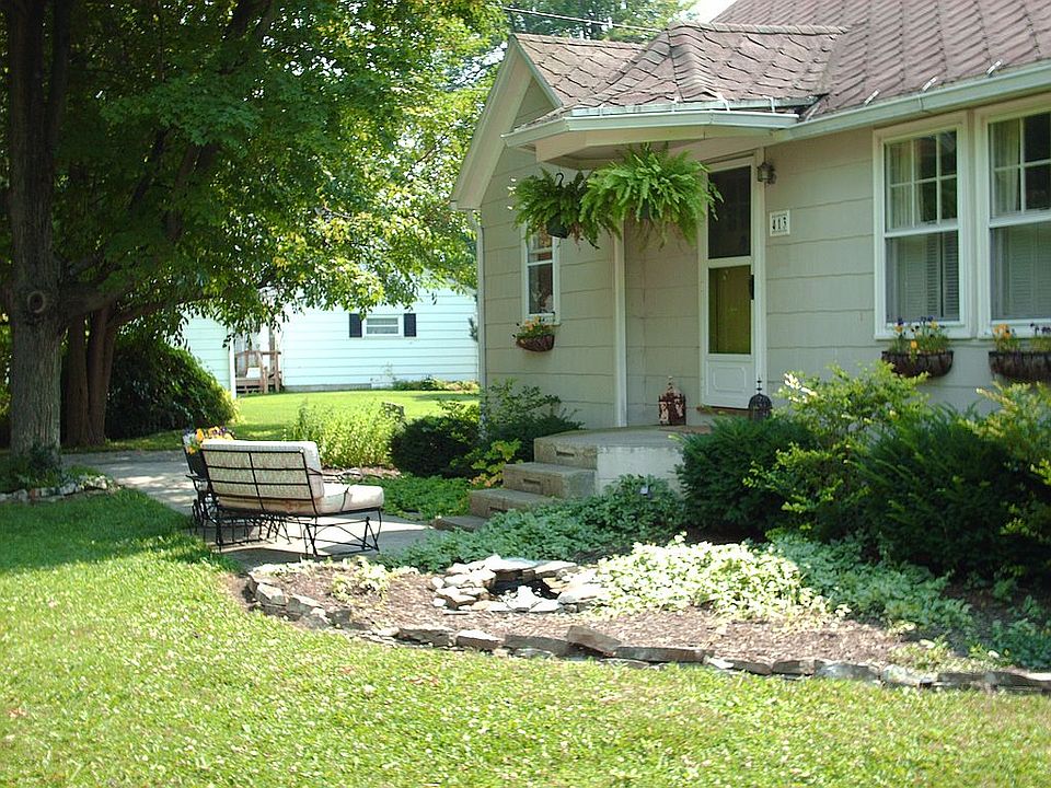 Front view of home