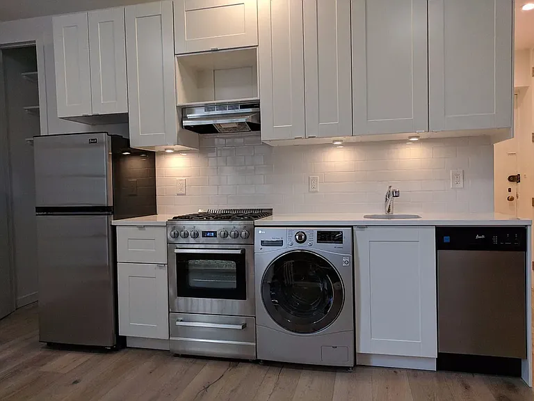 517 E 77th St #2K — Photo 5