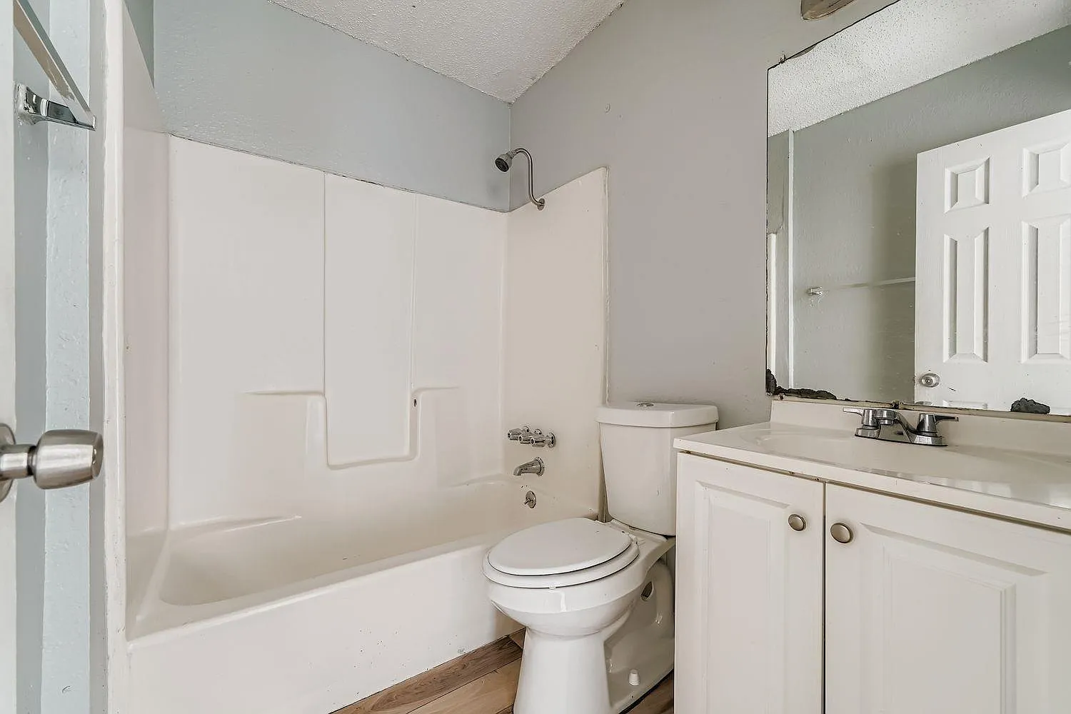 2 bed, 1.0 bath, 780 sqft, $995 — Photo 3