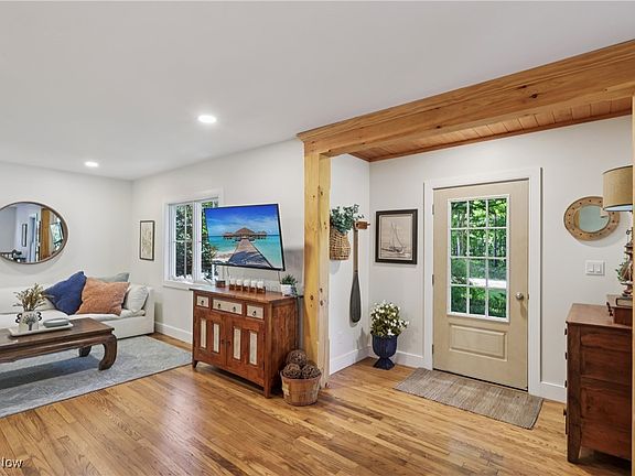 3rd image of 8318 Music St