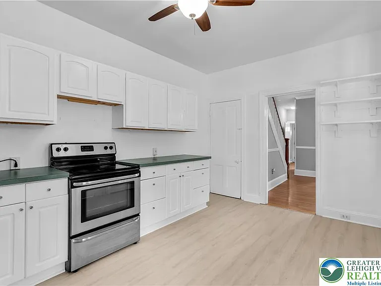 227 E Garrison St — Photo 9