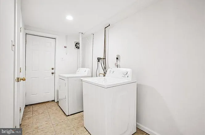1760 E St NE — Photo 34