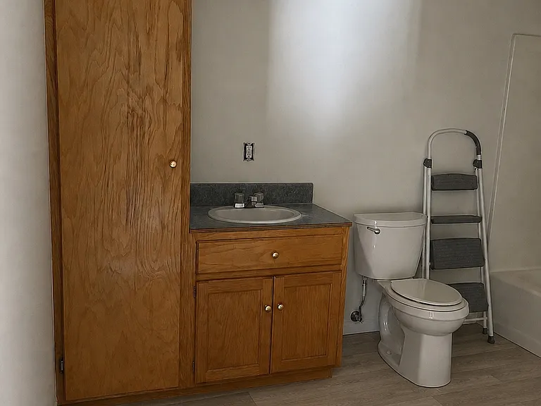 1209 Samuel St — Photo 3