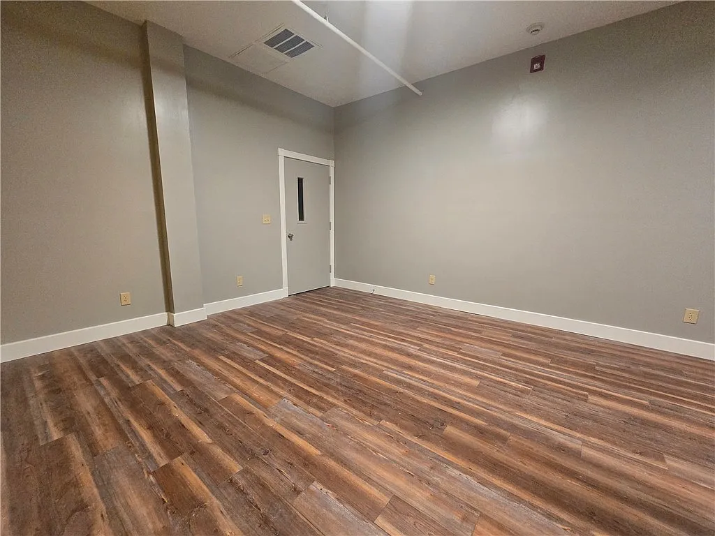 2 bed, 1.0 bath, 11232 sqft, $1,500 — Photo 2