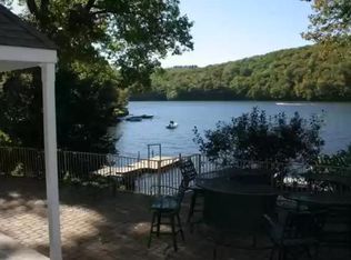 13 Boulder Rdg W, Danbury, CT 06811