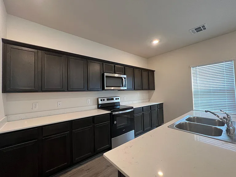 329 Sage St — Photo 11