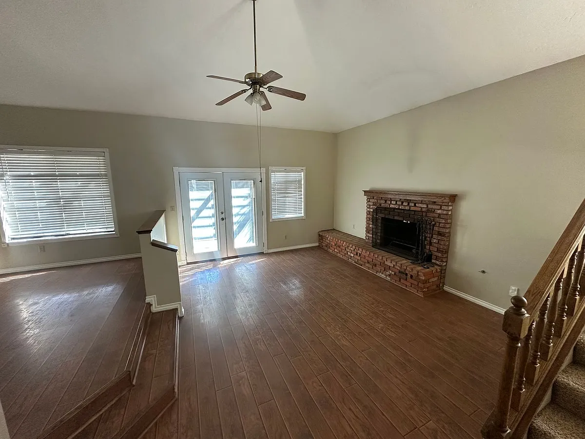 Building Photo - 401 Tepatitlan Ct