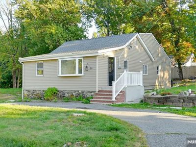 16 2nd Ave, West Milford, NJ, 07480