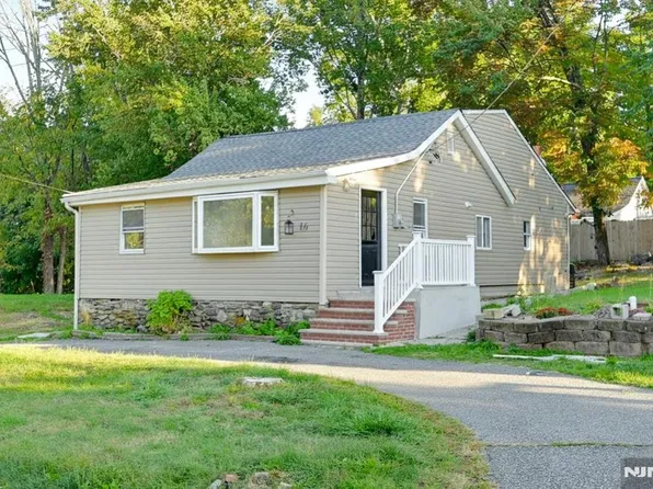 16 2nd Ave, West Milford, NJ 07480