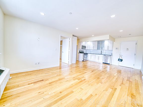 4th image of 2315 Astoria Blvd #4E