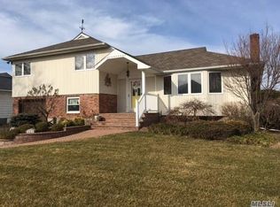 323 Banbury Rd, Massapequa, NY 11758