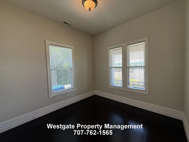 728 Petaluma Blvd S — Photo 8