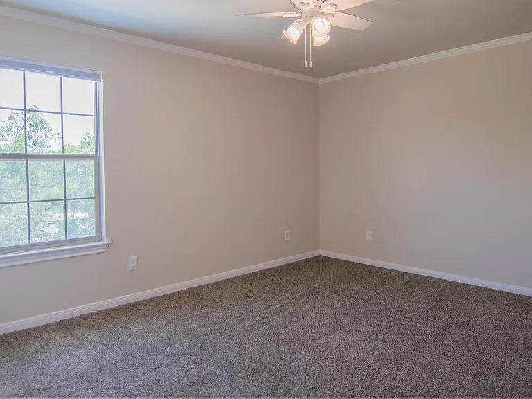 Creekside Apartments — Photo 4