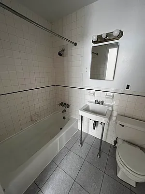 Rented by Salon Realty Corp | media 15