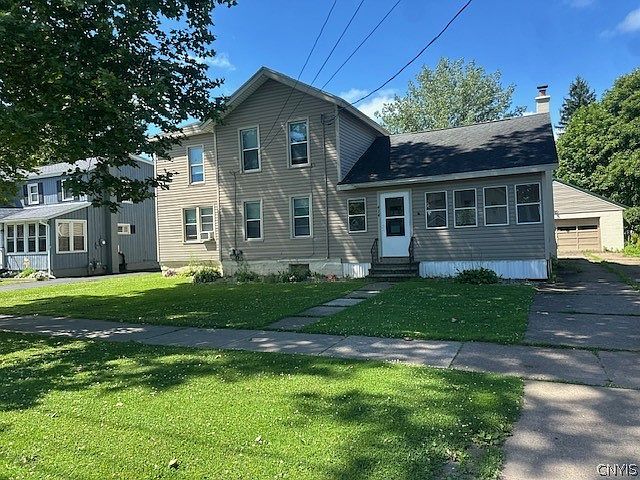 1st image of 414 W 1st St S