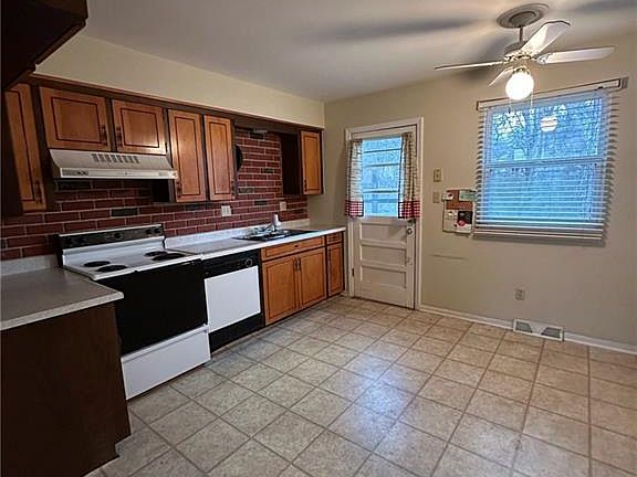 5th image of 5913 NW Creekview Dr