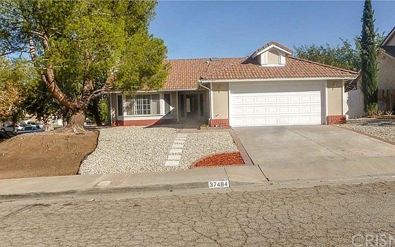 2nd image of 37484 Cambridge Ln