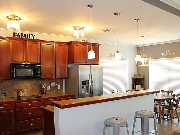 4th image of 13824 Parkway Dr