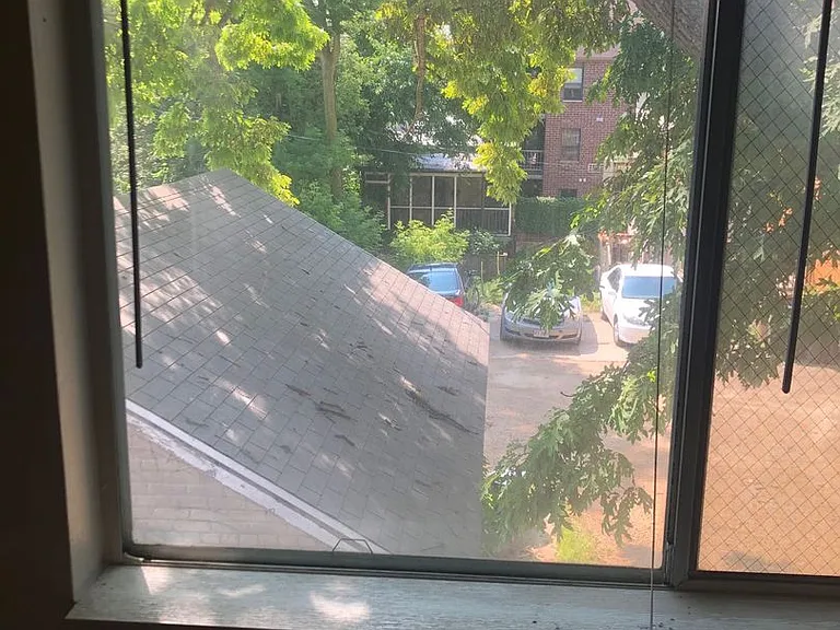 MAY RENT FREE - Sign on this Studio today! — Photo 6